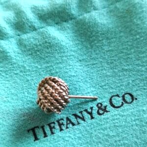 Earring 💕🎁❤️ Knot's. silver 925.Tiffany Twist Knot Earring  💔 Lost But Still